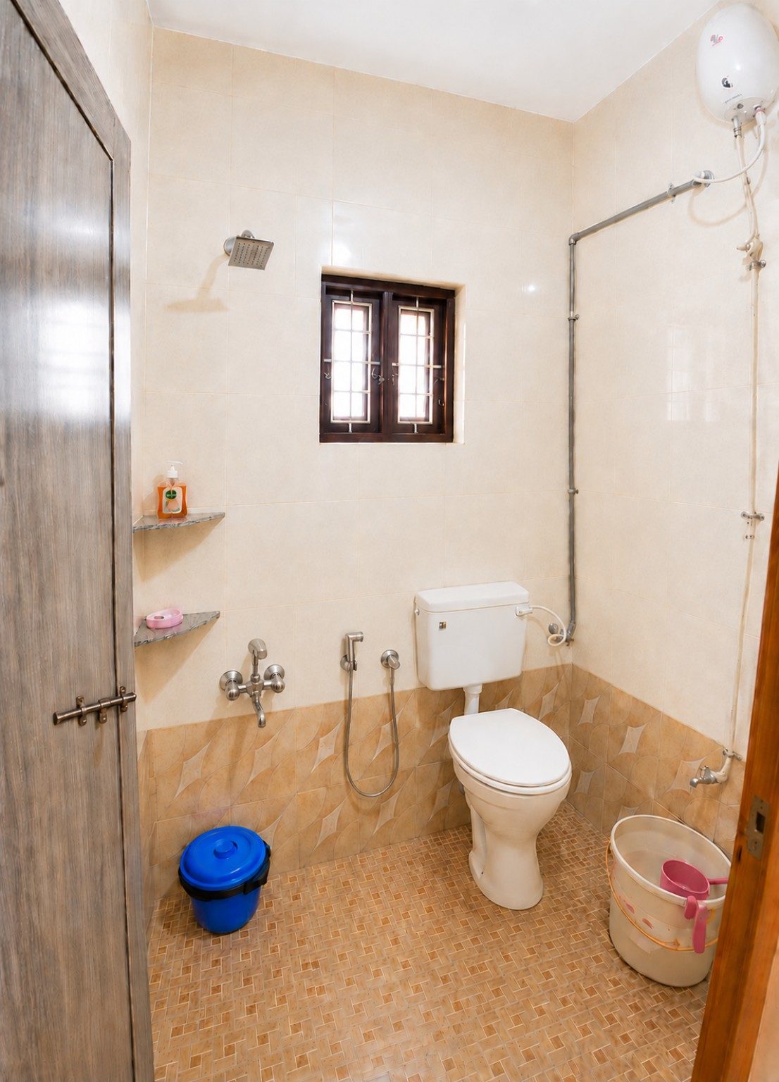 Private bathroom in Lily Apartment at Balakrishna Udupi Homestay